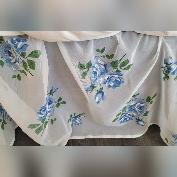 VINTAGE BEDSKIRT Blue Roses Motif By Texmade...Queen or Full Sz - Picture 6 of 9